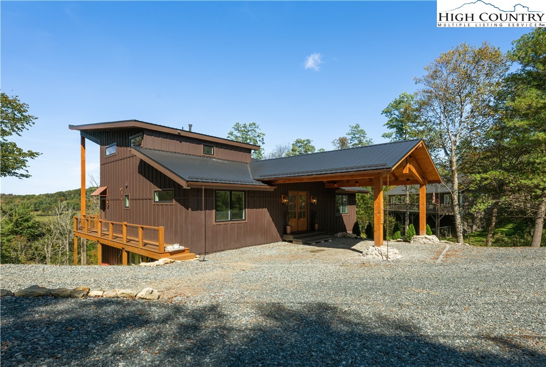 Boone, North Carolina 28607, United States, 3 Bedrooms Bedrooms, ,5 BathroomsBathrooms,Residential,Active,231892