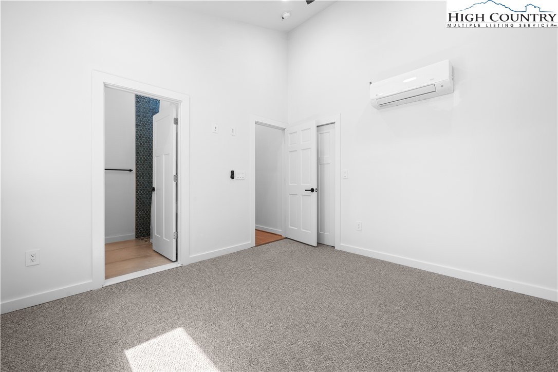 Boone, North Carolina 28607, United States, 3 Bedrooms Bedrooms, ,5 BathroomsBathrooms,Residential,Active,231892