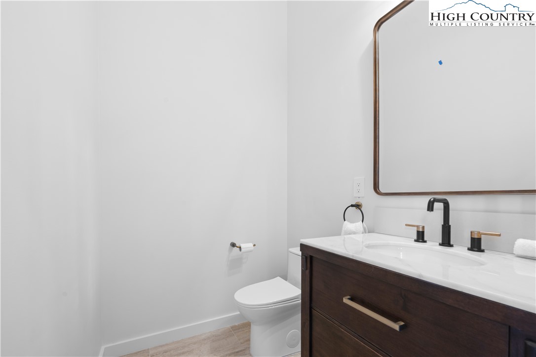 Boone, North Carolina 28607, United States, 3 Bedrooms Bedrooms, ,5 BathroomsBathrooms,Residential,Active,231892