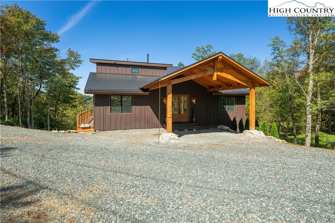 Boone, North Carolina 28607, United States, 3 Bedrooms Bedrooms, ,5 BathroomsBathrooms,Residential,Active,231892