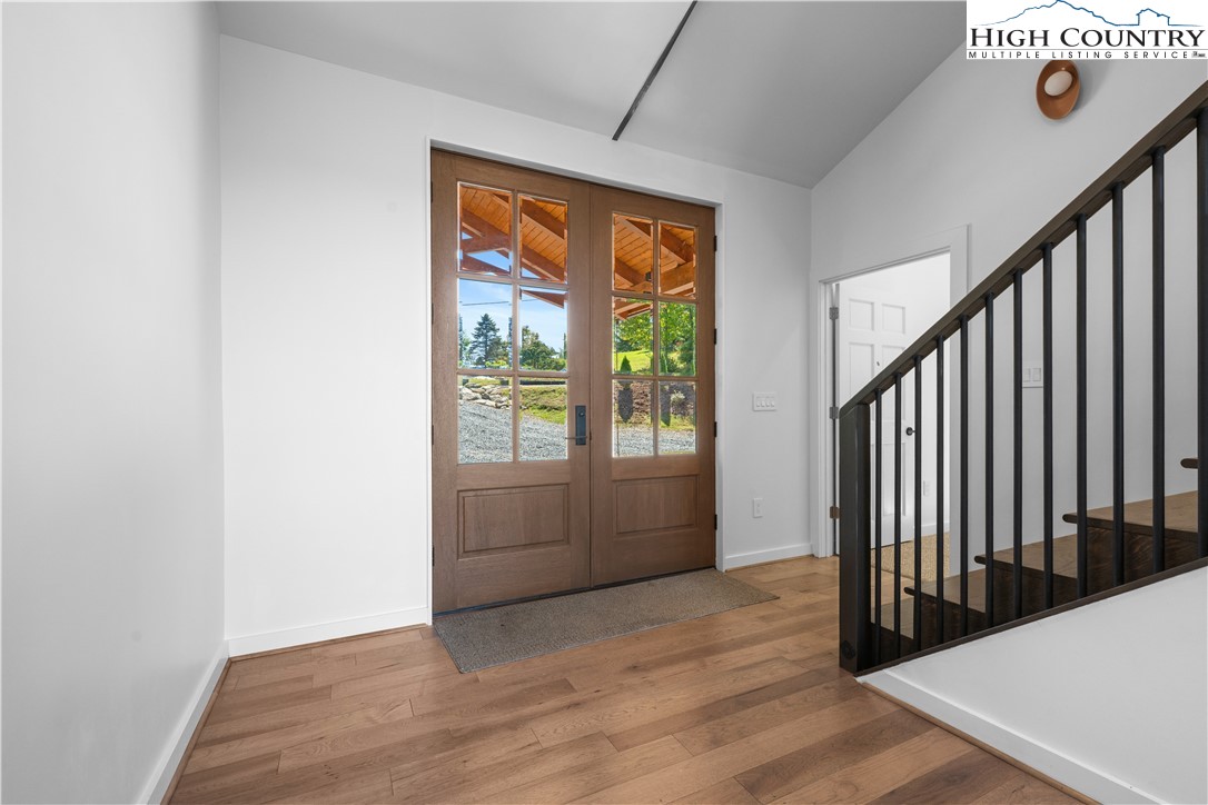 Boone, North Carolina 28607, United States, 3 Bedrooms Bedrooms, ,5 BathroomsBathrooms,Residential,Active,231892