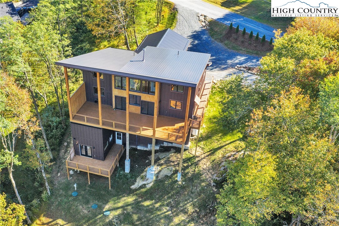 Boone, North Carolina 28607, United States, 3 Bedrooms Bedrooms, ,5 BathroomsBathrooms,Residential,Active,231892