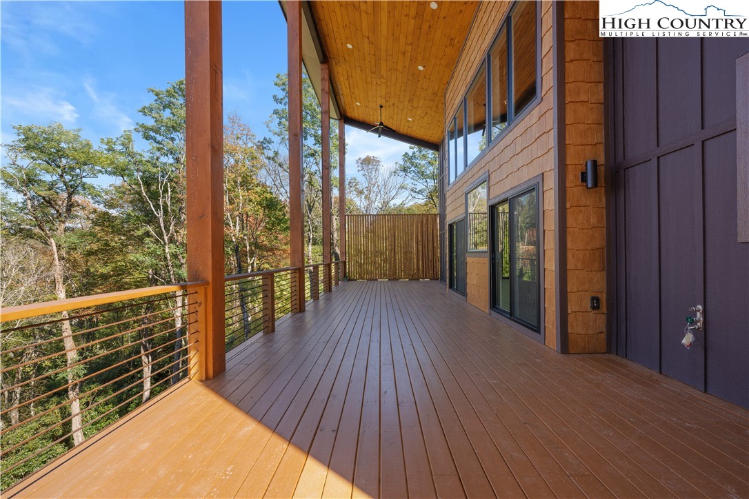 Boone, North Carolina 28607, United States, 3 Bedrooms Bedrooms, ,5 BathroomsBathrooms,Residential,Active,231892