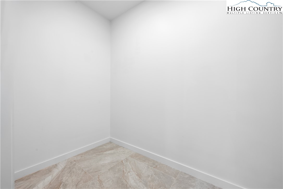 Boone, North Carolina 28607, United States, 3 Bedrooms Bedrooms, ,5 BathroomsBathrooms,Residential,Active,231892