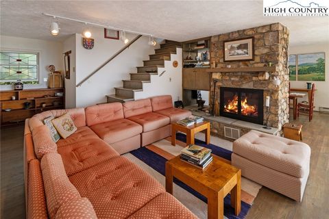 Photo of 711 Wonderland Trail, Blowing Rock, NC 28605 (MLS # 257144)