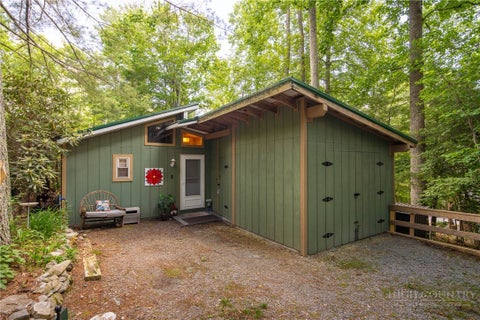 Photo of 458 Windridge Road, Newland, NC 28657 (MLS # 263476)