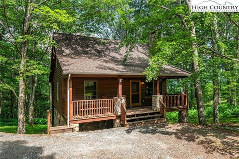 Photo of 144 Spice Apple Way, Banner Elk, NC 28604 (MLS # 256464)