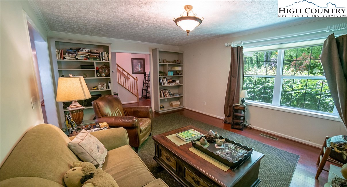 Linville, North Carolina 28646, United States, 4 Bedrooms Bedrooms, ,3 BathroomsBathrooms,Residential,Active,181576