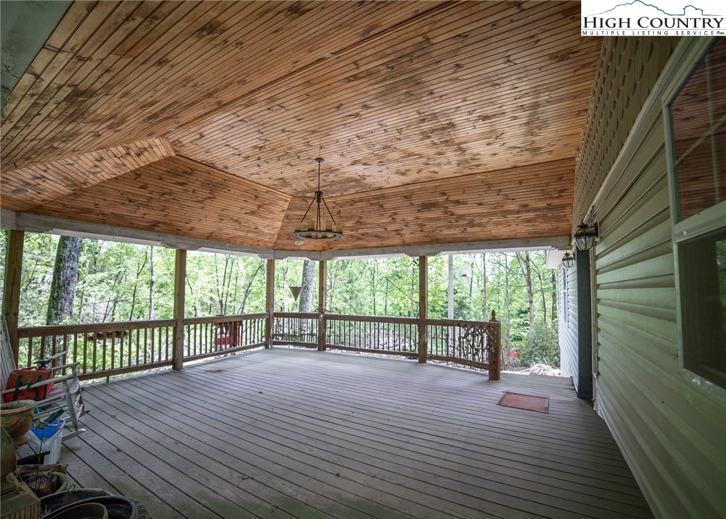 Linville, North Carolina 28646, United States, 4 Bedrooms Bedrooms, ,3 BathroomsBathrooms,Residential,Active,181576