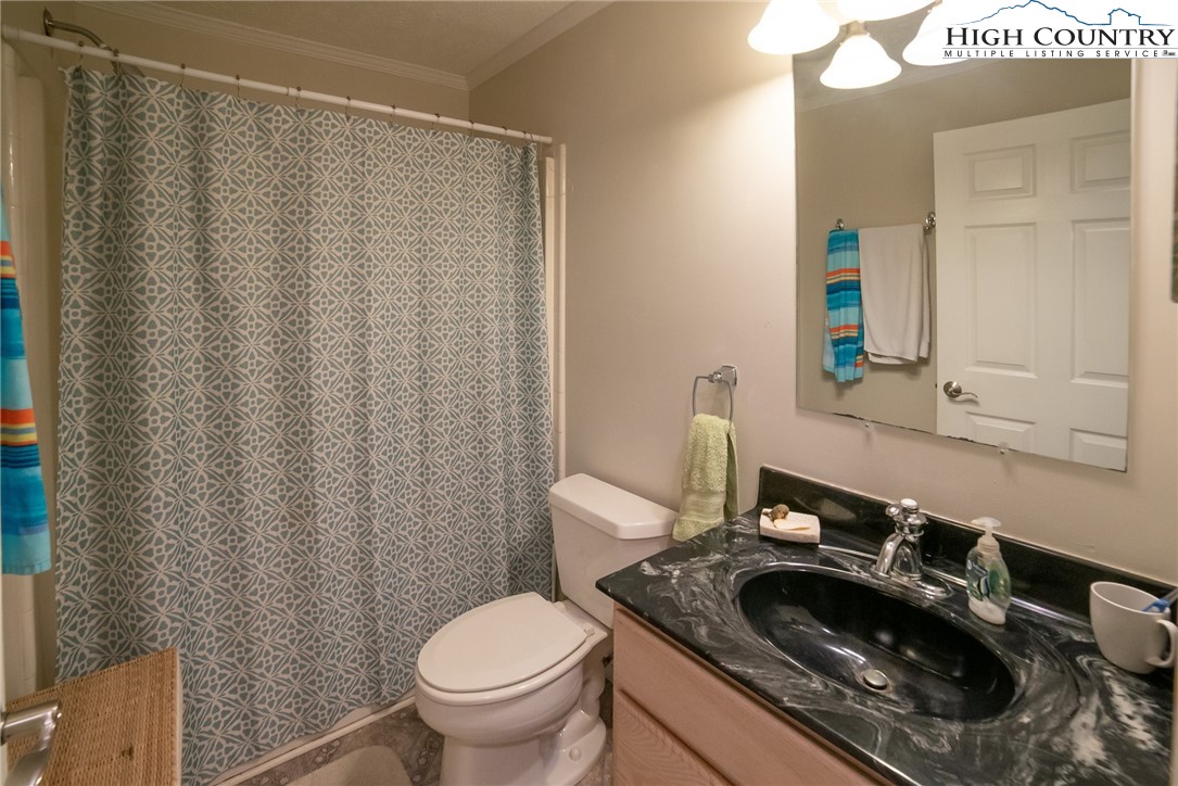 Linville, North Carolina 28646, United States, 4 Bedrooms Bedrooms, ,3 BathroomsBathrooms,Residential,Active,181576