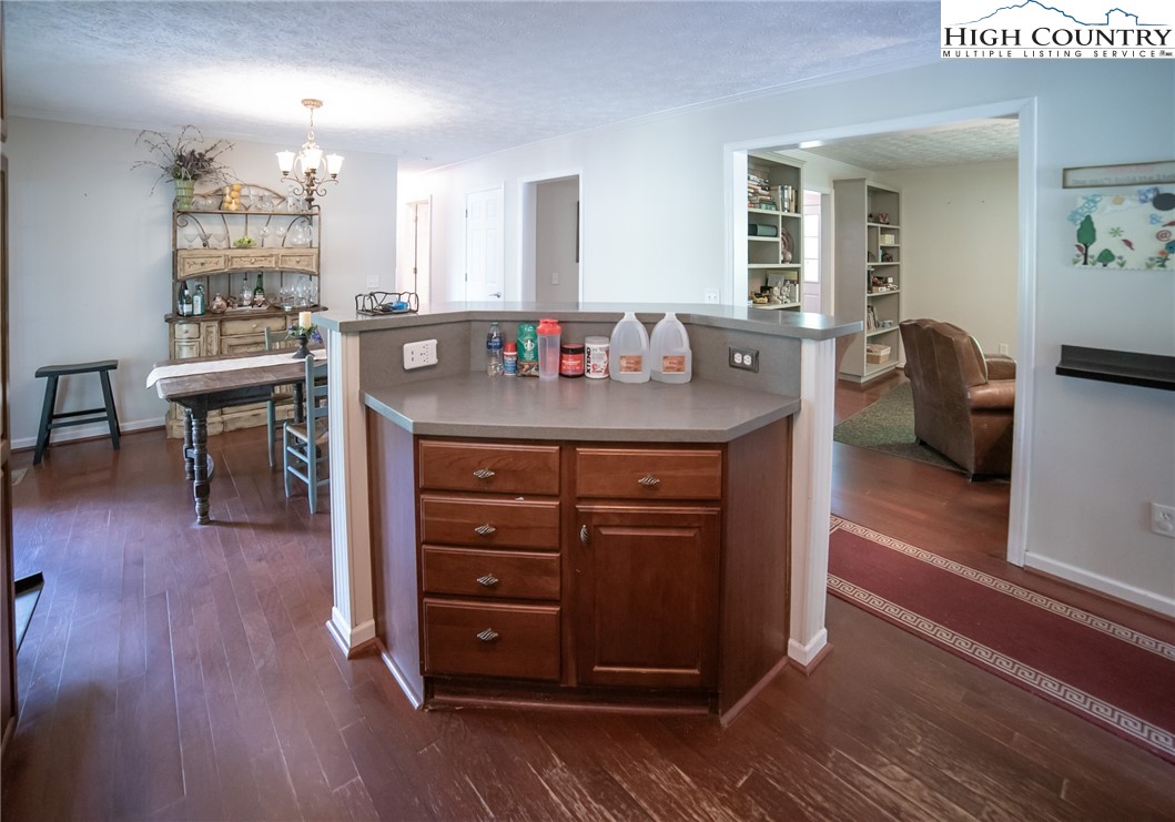 Linville, North Carolina 28646, United States, 4 Bedrooms Bedrooms, ,3 BathroomsBathrooms,Residential,Active,181576