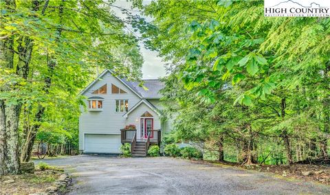 Photo of 320 Pinnacle Ridge Road, Beech Mountain, NC 28604 (MLS # 256265) Photo of 320 Pinnacle Ridge Road, Beech Mountain, NC 28604 (MLS # 256265)