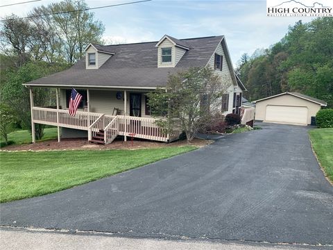 Photo of 107 Buckner Drive, Roan Mountain, TN 37683 (MLS # 255241)