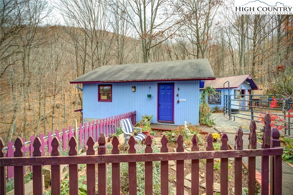 Photo of 873 Silverleaf Road, Zionville, NC 28698 (MLS # 260012)