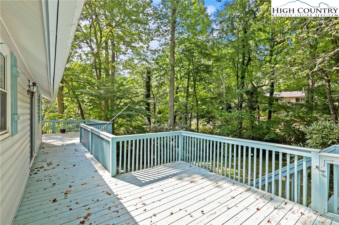 Boone, North Carolina 28607, United States, 3 Bedrooms Bedrooms, ,4 BathroomsBathrooms,Residential,Pending,197737