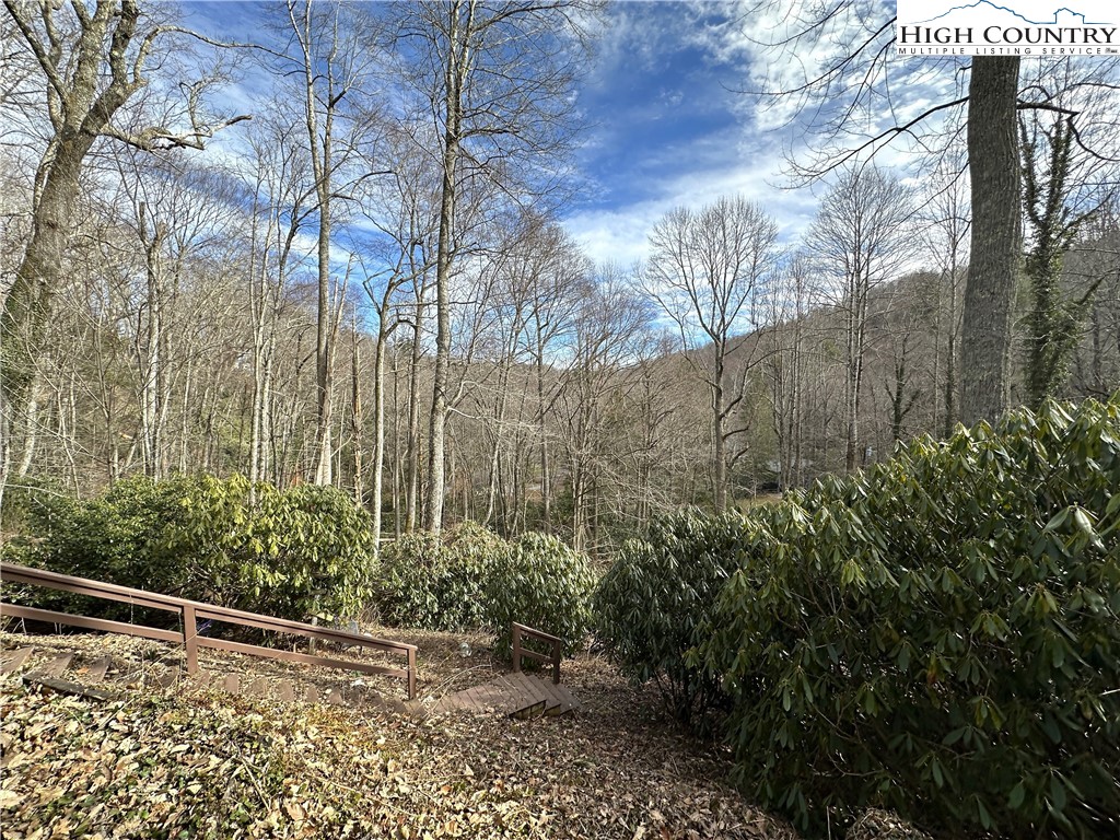 Boone, North Carolina 28607, United States, 3 Bedrooms Bedrooms, ,4 BathroomsBathrooms,Residential,Pending,197737