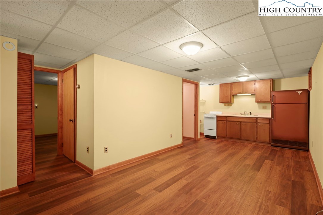 Boone, North Carolina 28607, United States, 3 Bedrooms Bedrooms, ,4 BathroomsBathrooms,Residential,Pending,197737