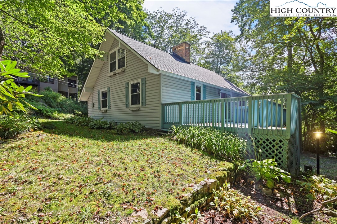 Boone, North Carolina 28607, United States, 3 Bedrooms Bedrooms, ,4 BathroomsBathrooms,Residential,Pending,197737