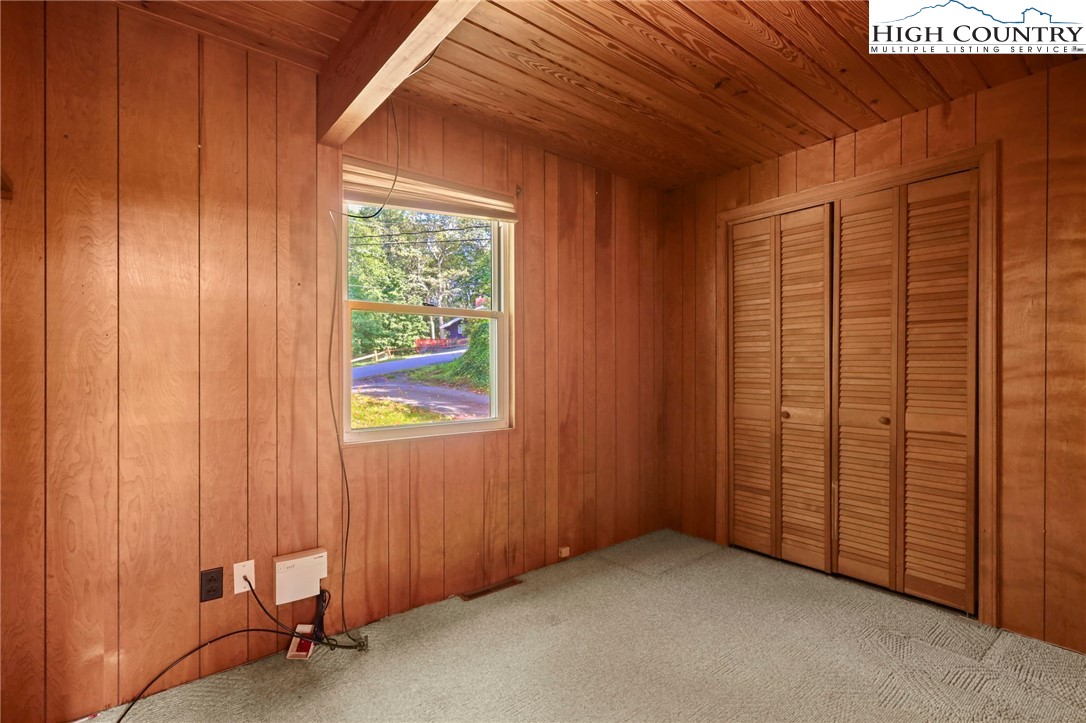 Boone, North Carolina 28607, United States, 3 Bedrooms Bedrooms, ,4 BathroomsBathrooms,Residential,Pending,197737