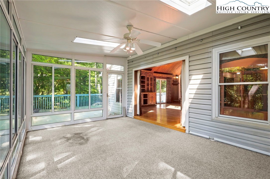 Boone, North Carolina 28607, United States, 3 Bedrooms Bedrooms, ,4 BathroomsBathrooms,Residential,Pending,197737