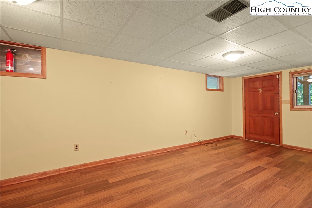 Boone, North Carolina 28607, United States, 3 Bedrooms Bedrooms, ,4 BathroomsBathrooms,Residential,Pending,197737