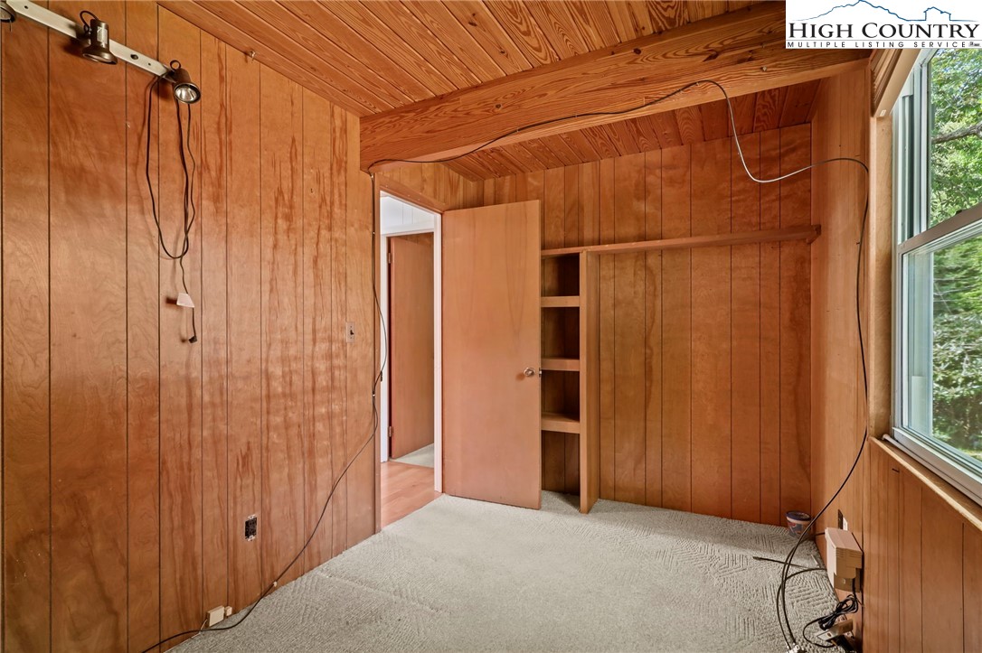 Boone, North Carolina 28607, United States, 3 Bedrooms Bedrooms, ,4 BathroomsBathrooms,Residential,Pending,197737