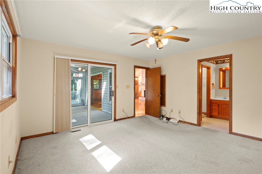 Boone, North Carolina 28607, United States, 3 Bedrooms Bedrooms, ,4 BathroomsBathrooms,Residential,Pending,197737