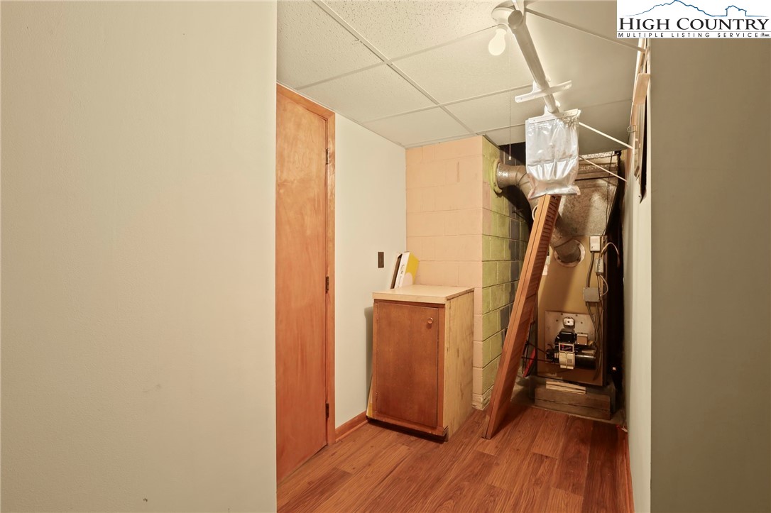 Boone, North Carolina 28607, United States, 3 Bedrooms Bedrooms, ,4 BathroomsBathrooms,Residential,Pending,197737