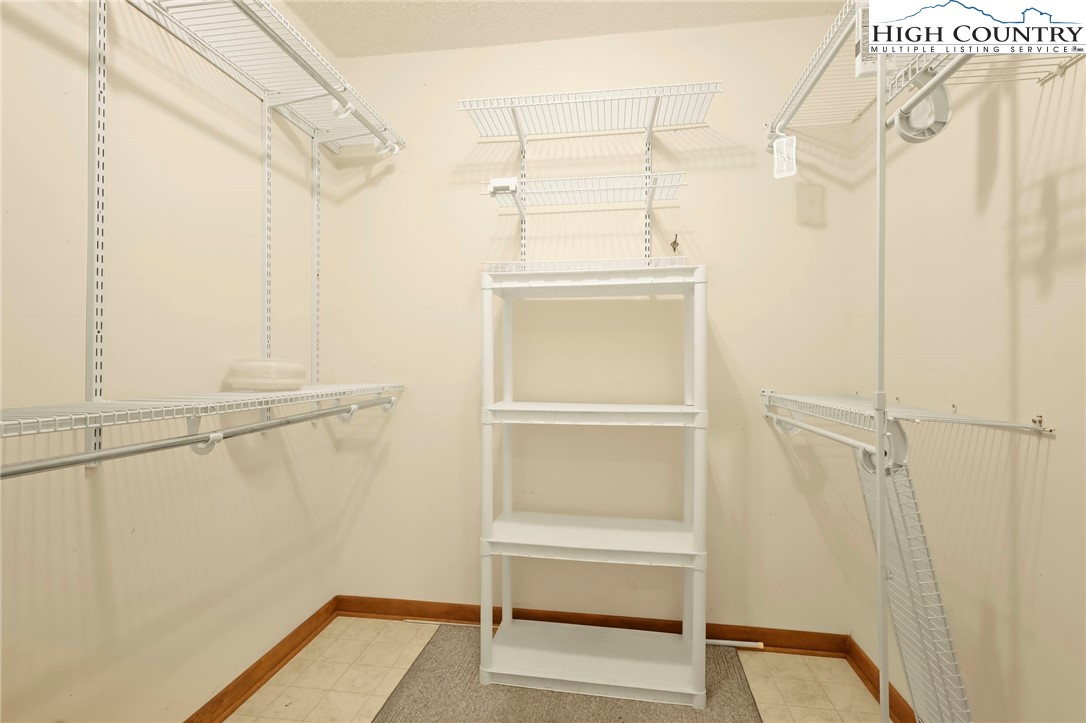 Boone, North Carolina 28607, United States, 3 Bedrooms Bedrooms, ,4 BathroomsBathrooms,Residential,Pending,197737