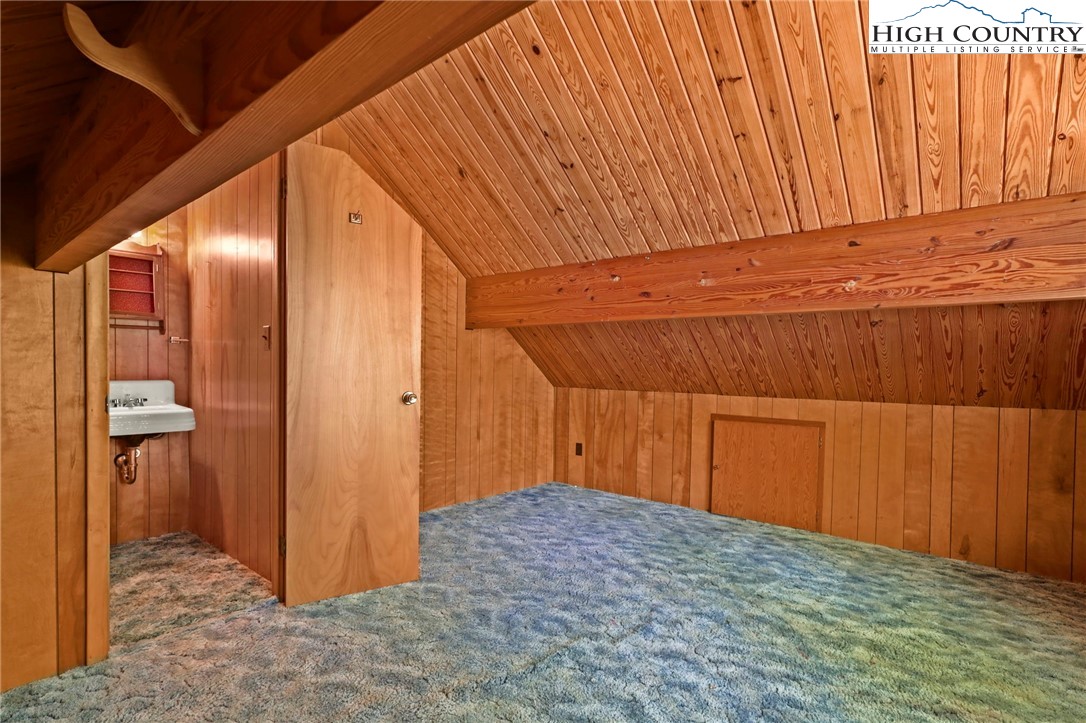 Boone, North Carolina 28607, United States, 3 Bedrooms Bedrooms, ,4 BathroomsBathrooms,Residential,Pending,197737