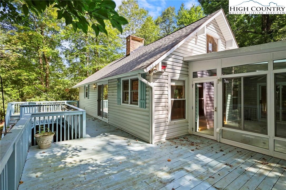 Boone, North Carolina 28607, United States, 3 Bedrooms Bedrooms, ,4 BathroomsBathrooms,Residential,Pending,197737