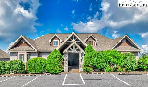 Photo of 137 Trails End #33A, Sugar Mountain, NC 28604 (MLS # 256635)