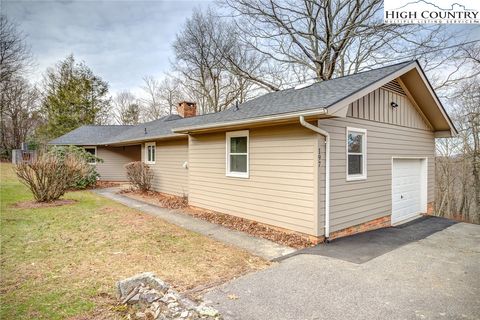 Photo of 197 Sierra Vista Vis, Boone, NC 28607 (MLS # 241163)