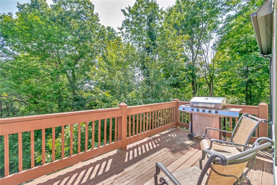 185 Ravens View