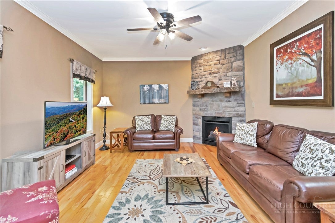 185 Ravens View