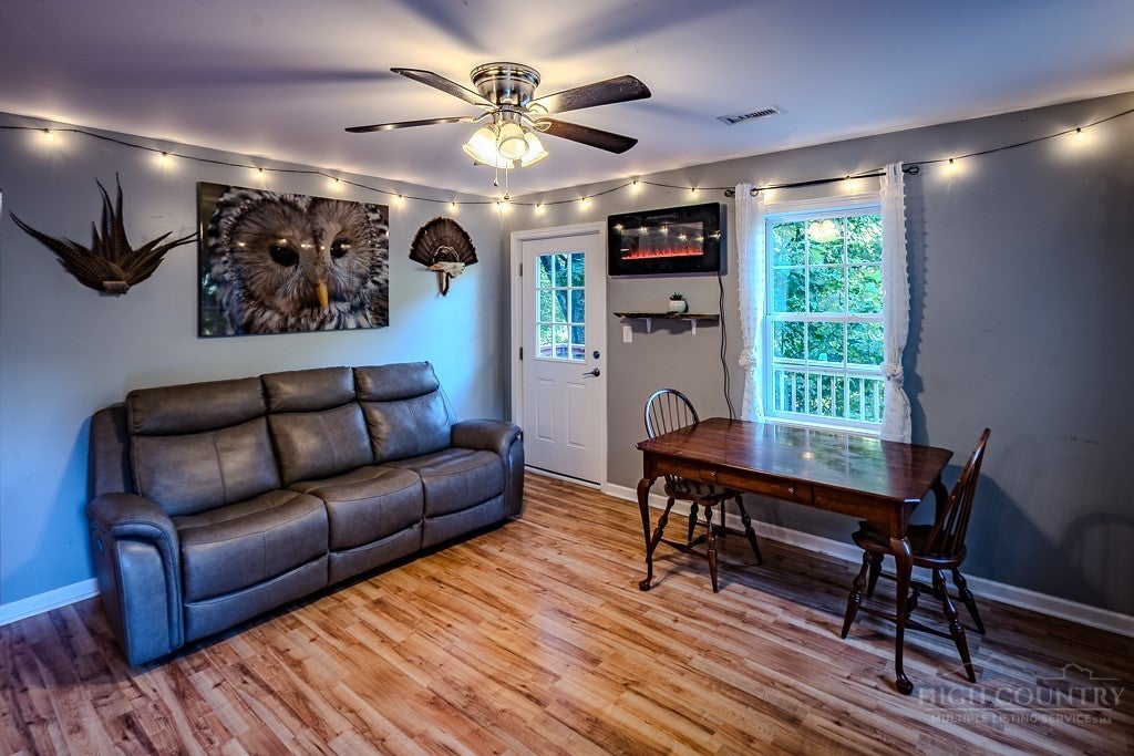 1401 Laurel Creek