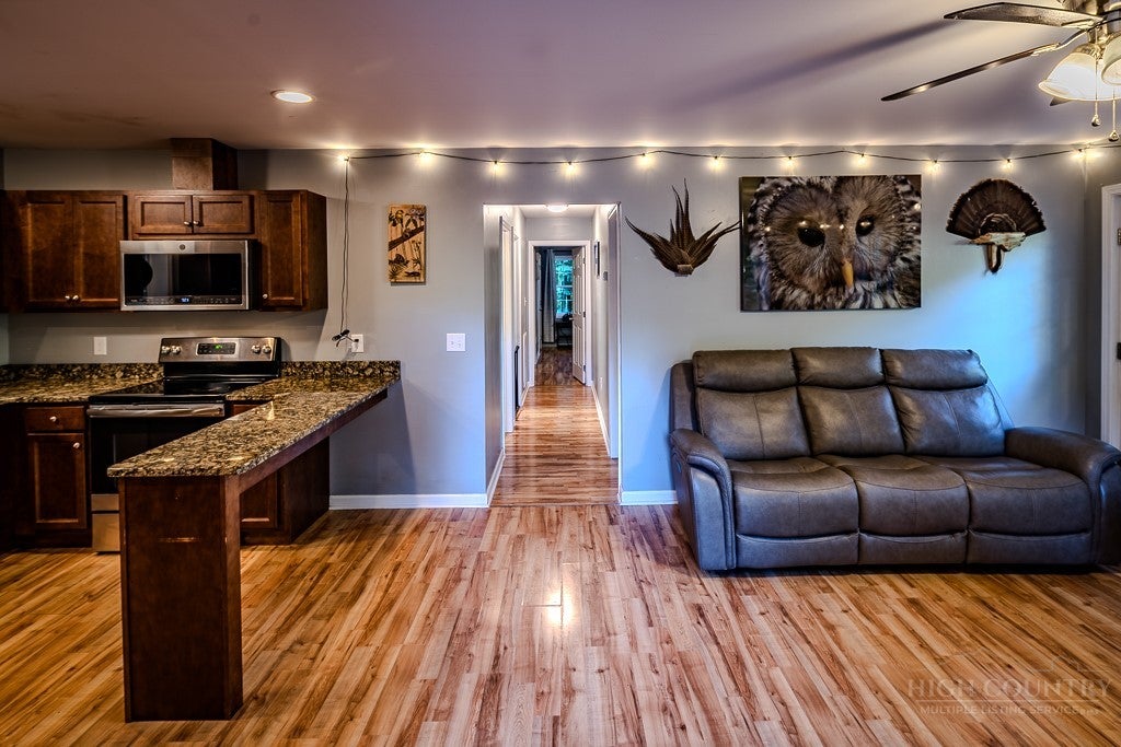 1401 Laurel Creek