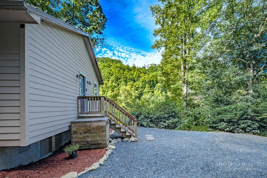 1401 Laurel Creek