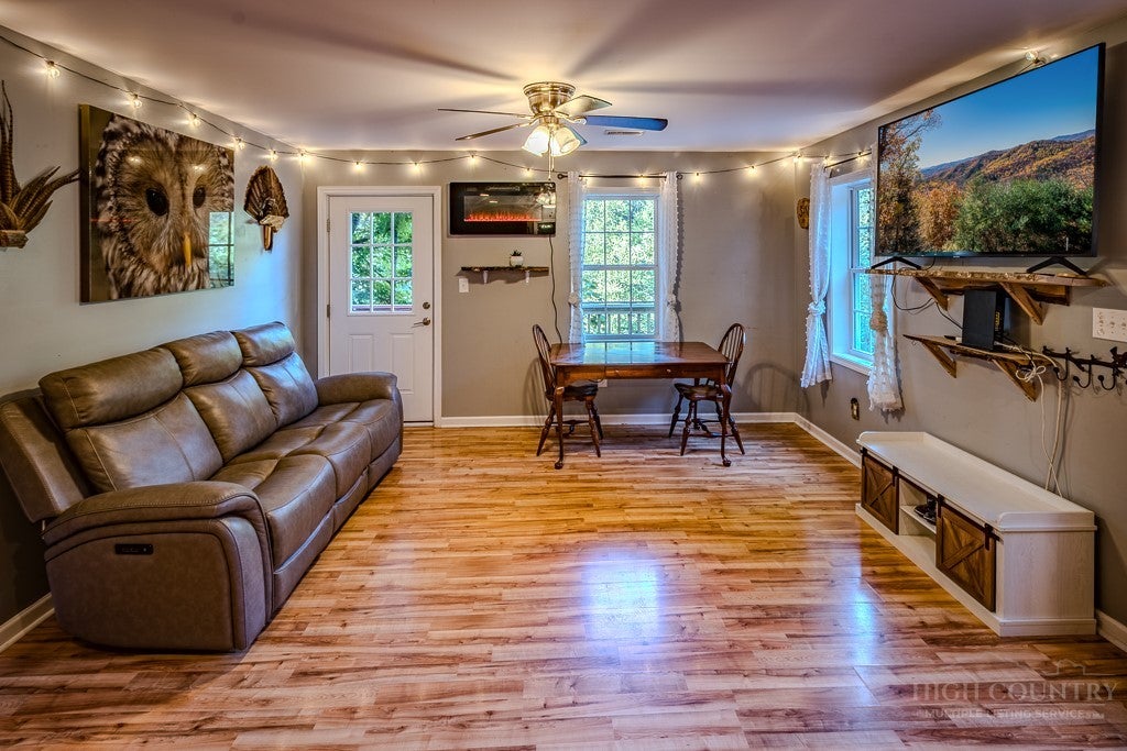 1401 Laurel Creek