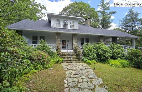 Photo of 135 Dogwood Lane, Blowing Rock, NC 28605 (MLS # 256463) Photo of 135 Dogwood Lane, Blowing Rock, NC 28605 (MLS # 256463)
