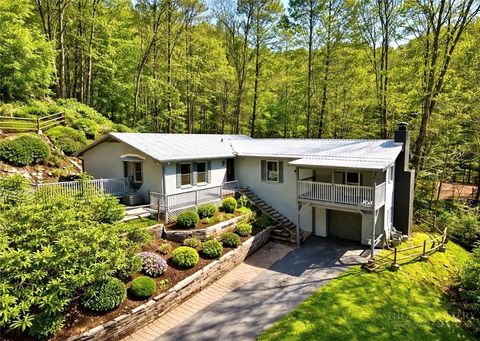 Photo of 913 Winterberry Trail, Boone, NC 28607 (MLS # 261039)