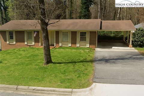 Photo of 434 Shady Lane, Wilkesboro, NC 28697 (MLS # 259069)