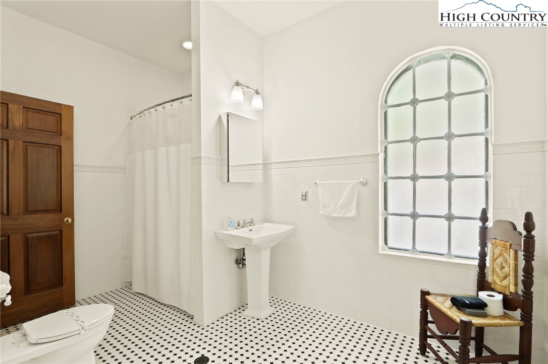 Banner Elk, North Carolina 28604, United States, 6 Bedrooms Bedrooms, ,6 BathroomsBathrooms,Residential,Active,247565