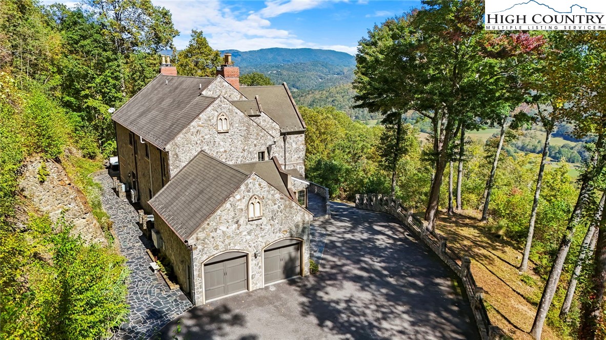 Banner Elk, North Carolina 28604, United States, 6 Bedrooms Bedrooms, ,6 BathroomsBathrooms,Residential,Active,247565