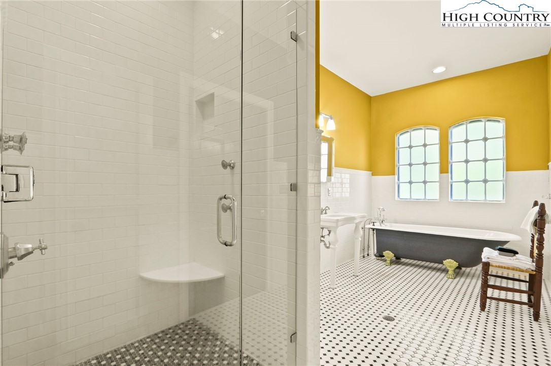 Banner Elk, North Carolina 28604, United States, 6 Bedrooms Bedrooms, ,6 BathroomsBathrooms,Residential,Active,247565