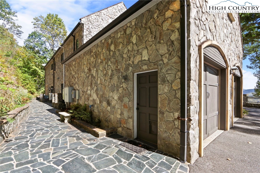 Banner Elk, North Carolina 28604, United States, 6 Bedrooms Bedrooms, ,6 BathroomsBathrooms,Residential,Active,247565