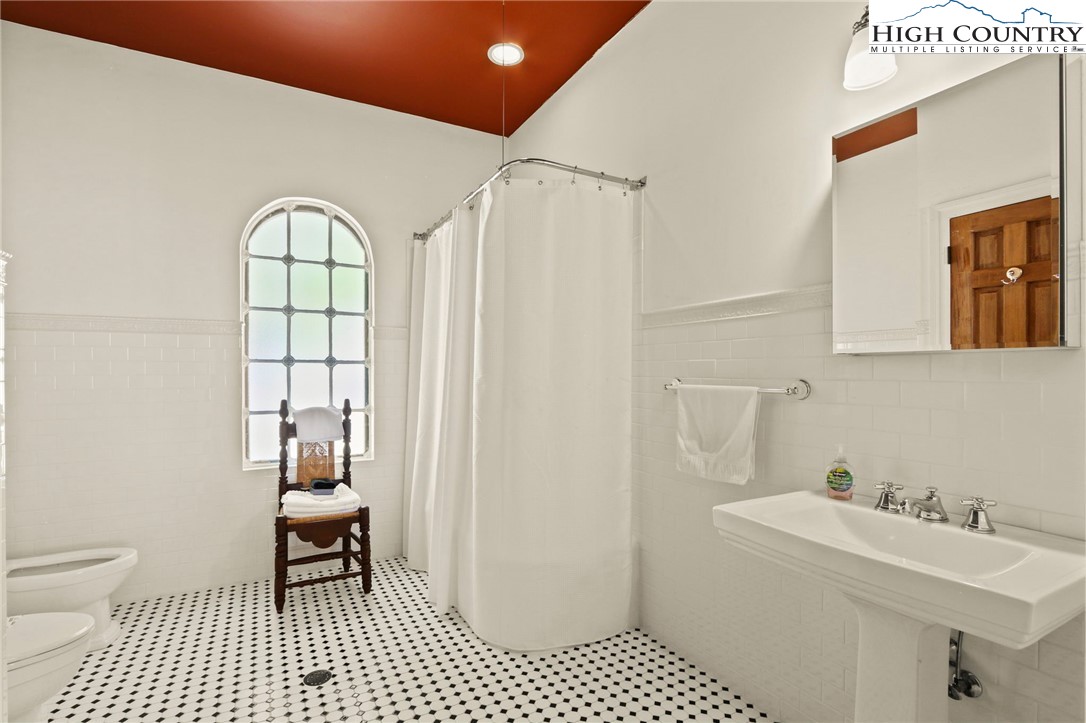 Banner Elk, North Carolina 28604, United States, 6 Bedrooms Bedrooms, ,6 BathroomsBathrooms,Residential,Active,247565