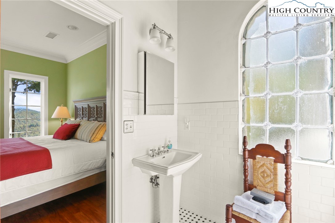 Banner Elk, North Carolina 28604, United States, 6 Bedrooms Bedrooms, ,6 BathroomsBathrooms,Residential,Active,247565