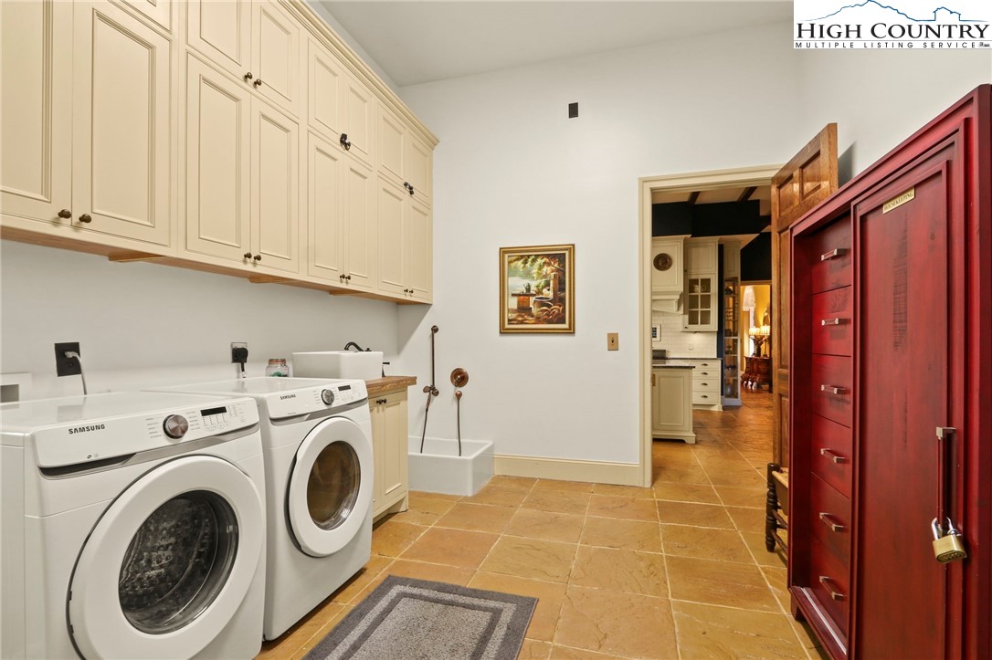 Banner Elk, North Carolina 28604, United States, 6 Bedrooms Bedrooms, ,6 BathroomsBathrooms,Residential,Active,247565