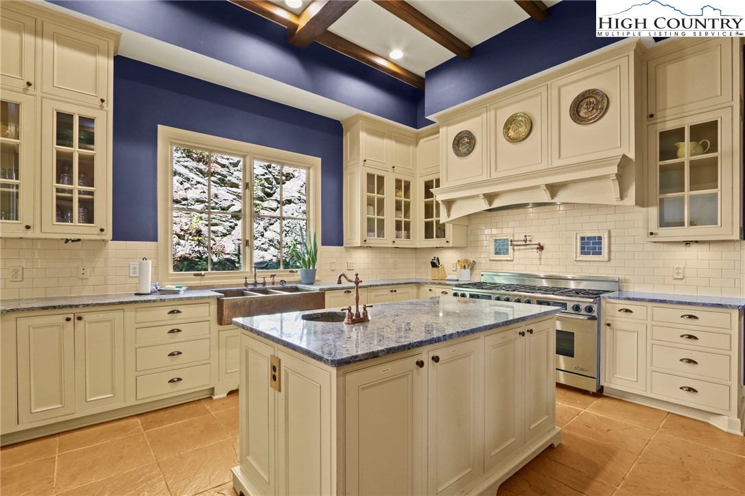 Banner Elk, North Carolina 28604, United States, 6 Bedrooms Bedrooms, ,6 BathroomsBathrooms,Residential,Active,247565